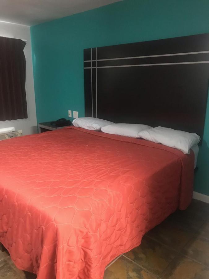Red Crown Inn Dallas Ngoại thất bức ảnh